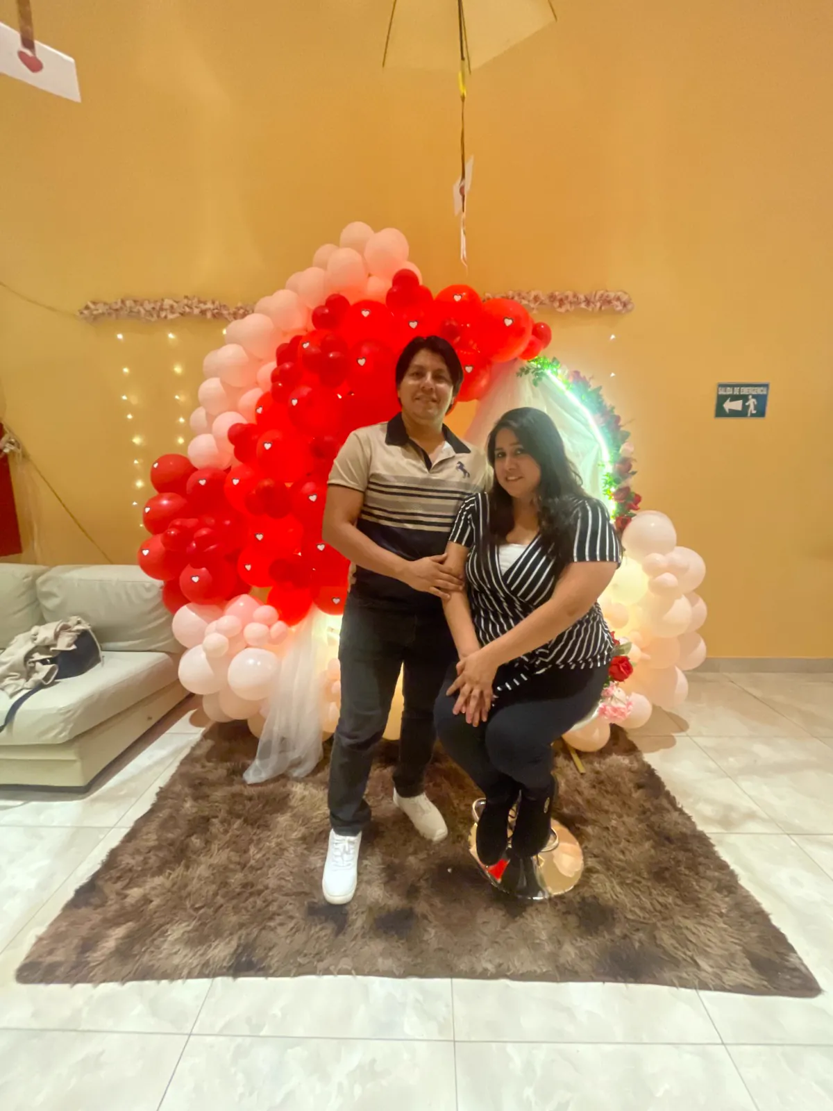 Luisa y René celebrando