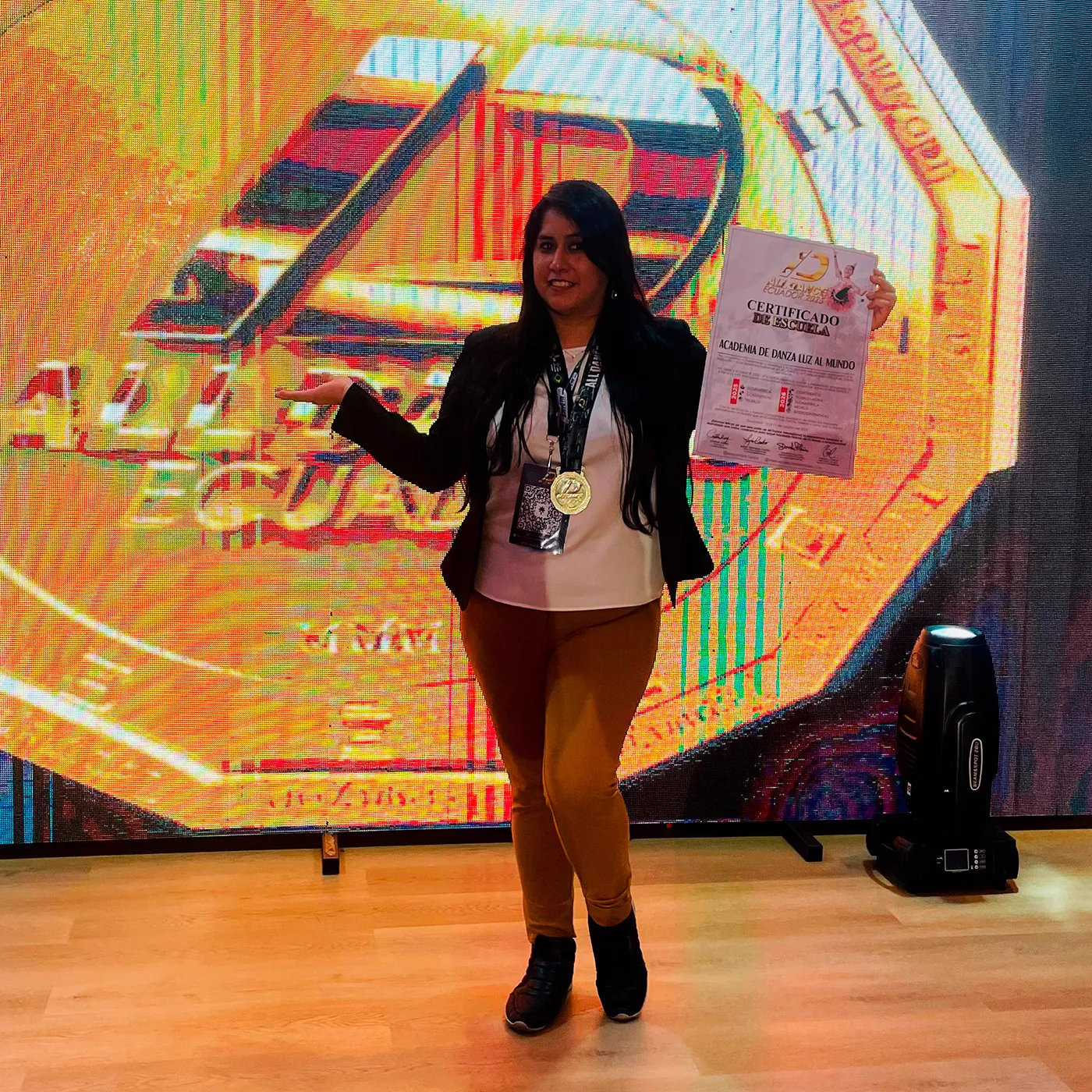 Luisa celebrando un logro